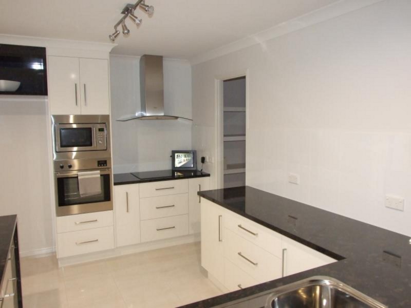 34 Jamie Crescent, Gracemere QLD 4702